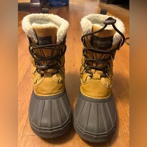 London Fog lightly used kids rain/snow boots.